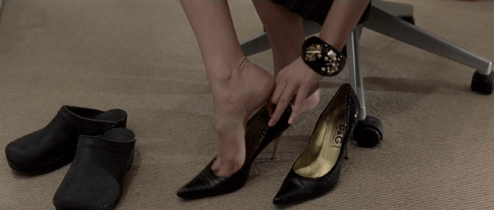 皇冠皇冠信用网平台_年轻人正在用丑鞋踹翻全世界