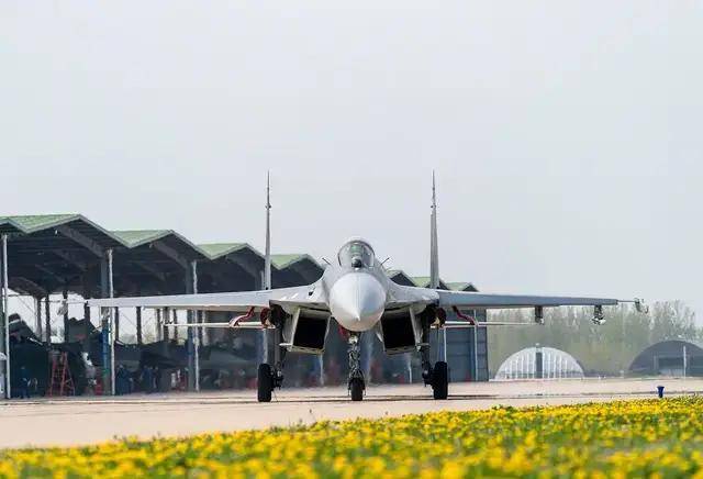 皇冠賬號註冊
_三代同堂皇冠賬號註冊
!央视首次出现歼-11、歼-11BS、歼-11BG同框画面